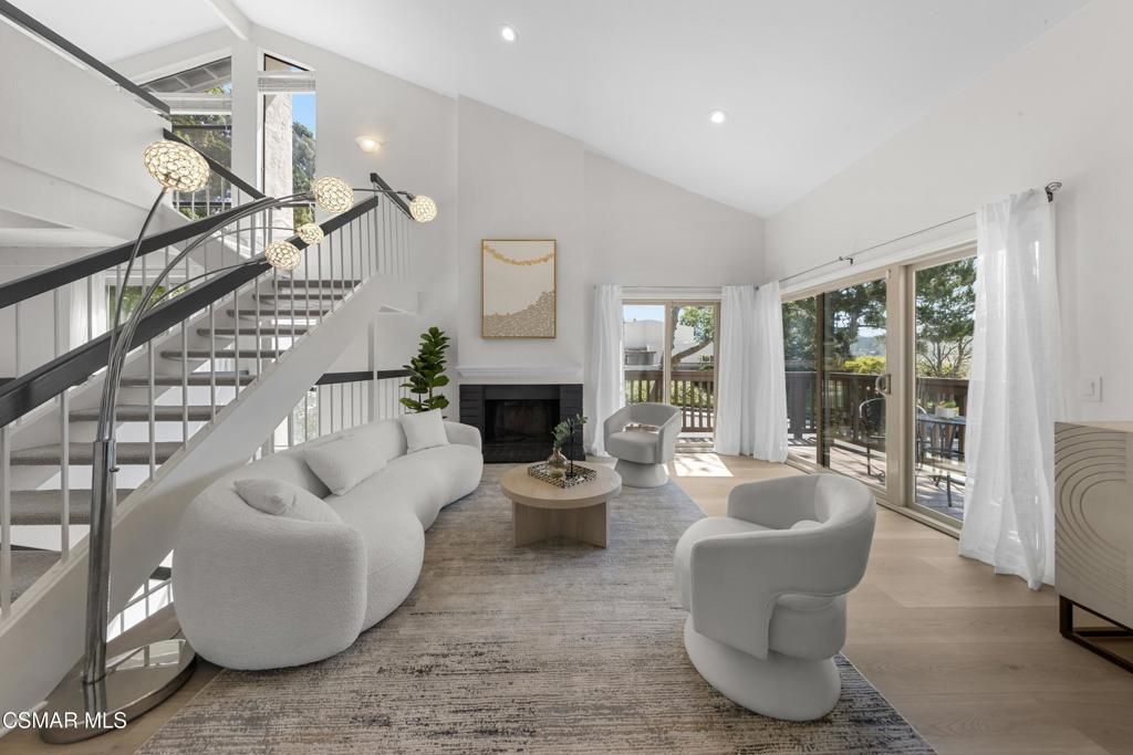 Photo of 619 Kendale Lane, Thousand Oaks, CA 91360 (MLS # 226001601)