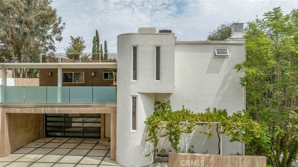 Photo of 22619 Holanda Road, Woodland Hills, CA 91364 (MLS # BB25200707)