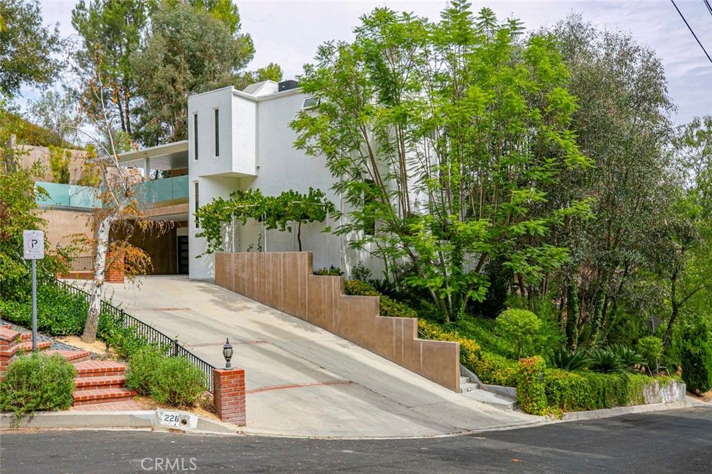 Photo of 22619 Holanda Road, Woodland Hills, CA 91364 (MLS # BB25200707)