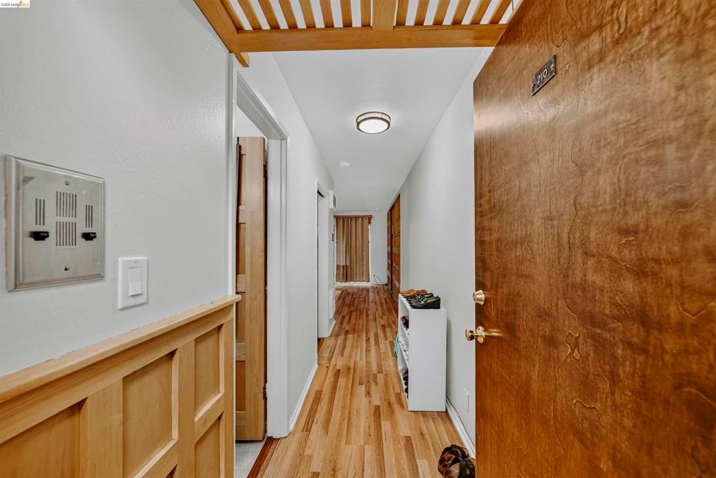 425 Orange St 210
