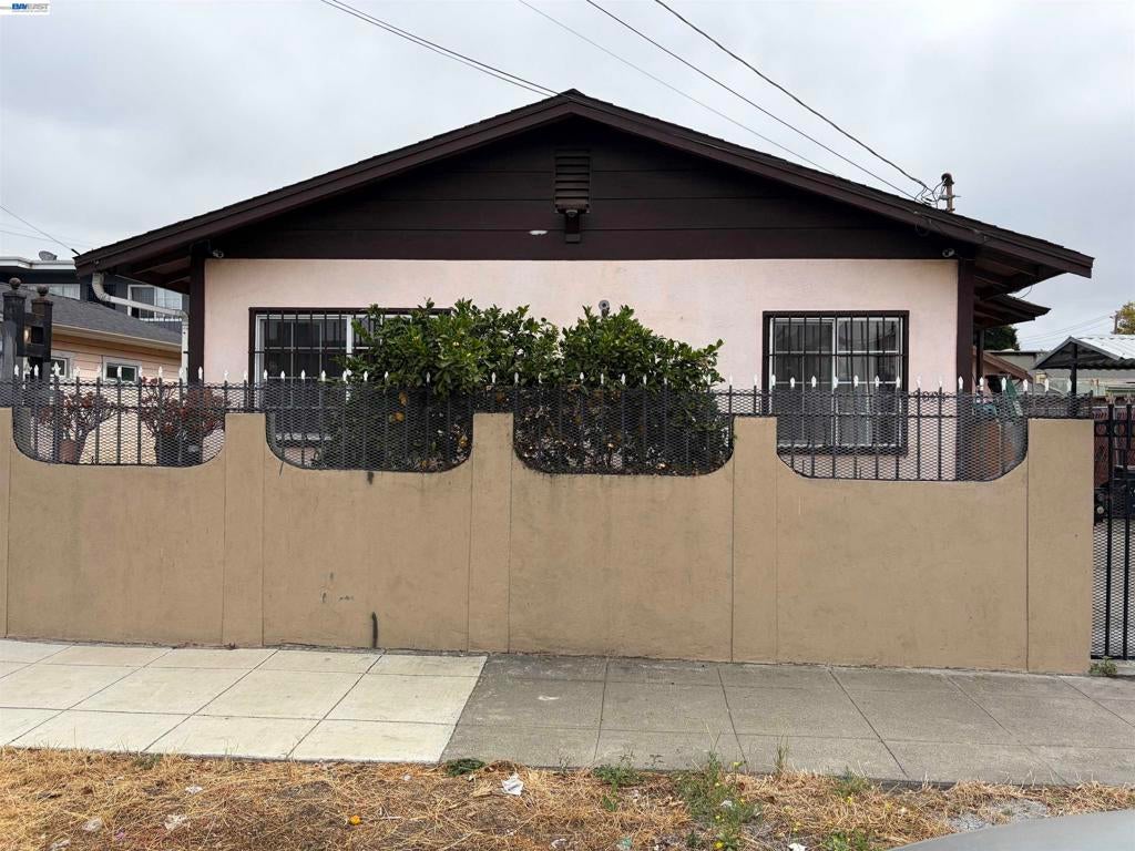 9024 Olive St ST, Oakland CA 94603