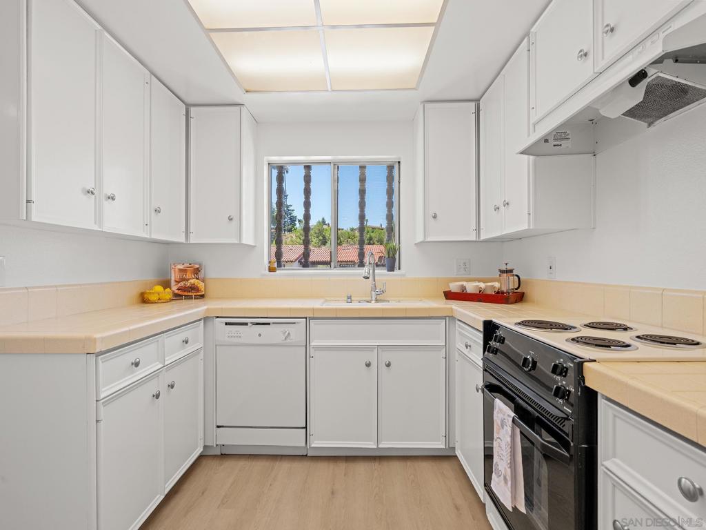 12140 Rancho Bernardo Dr B