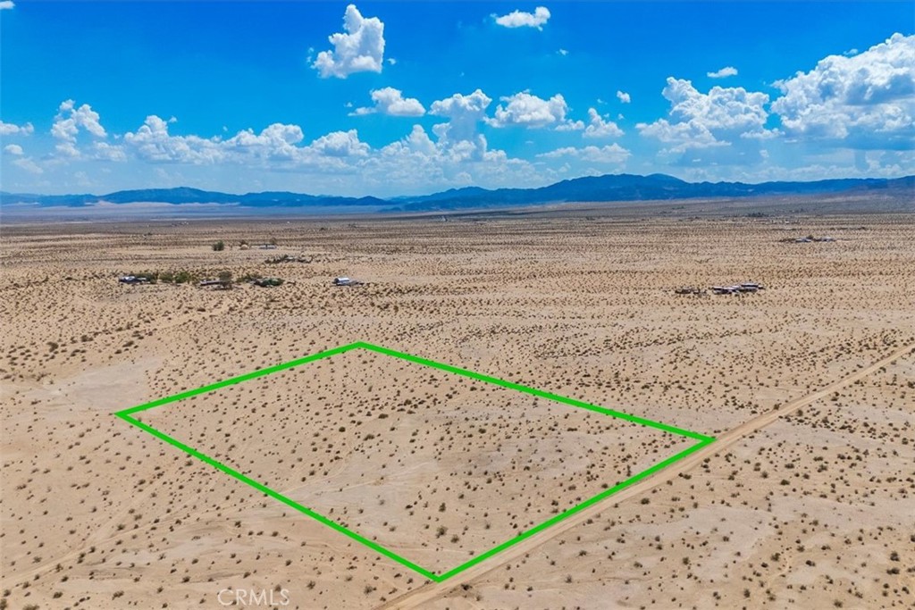 Five, big beautiful acres of gorgeous Wonder Valley! This five acre spread awaits a pioneer who wants to see real sunrises and sunsets in panorama. This parcel is not far from paved, Amboy Road and 15 minutes to the entrance of Joshua Tree National Park, Downtown 29 Palms, USMC base entrance and an hour to lower desert, Palm Springs and surrounding towns. This is a great parcel for those seeking their own piece of the Mojave in up and coming Wonder Valley. Build your dream home far from the madding crowd.
