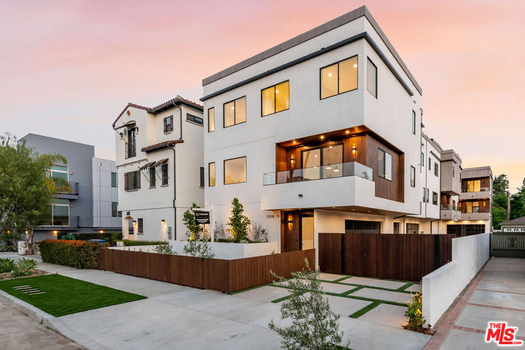 Photo 1 of 39 — 4326 Serene Place 4, Studio City, CA 91604