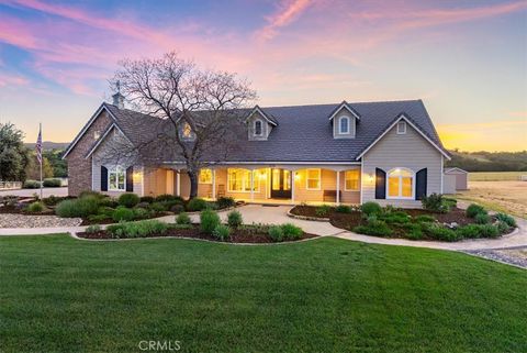 Photo of 775 Via Del Salinas, Paso Robles, CA 93446 (MLS # NS26063838)