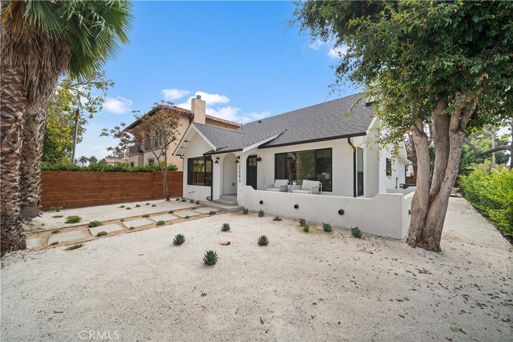 Photo of 2203 Pelham Avenue, Los Angeles, CA 90064 (MLS # WS25226899)