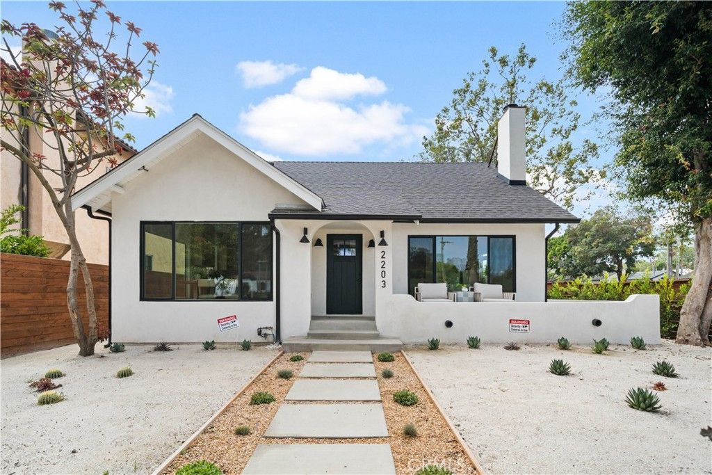 Photo of 2203 Pelham Avenue, Los Angeles, CA 90064 (MLS # WS25226899)