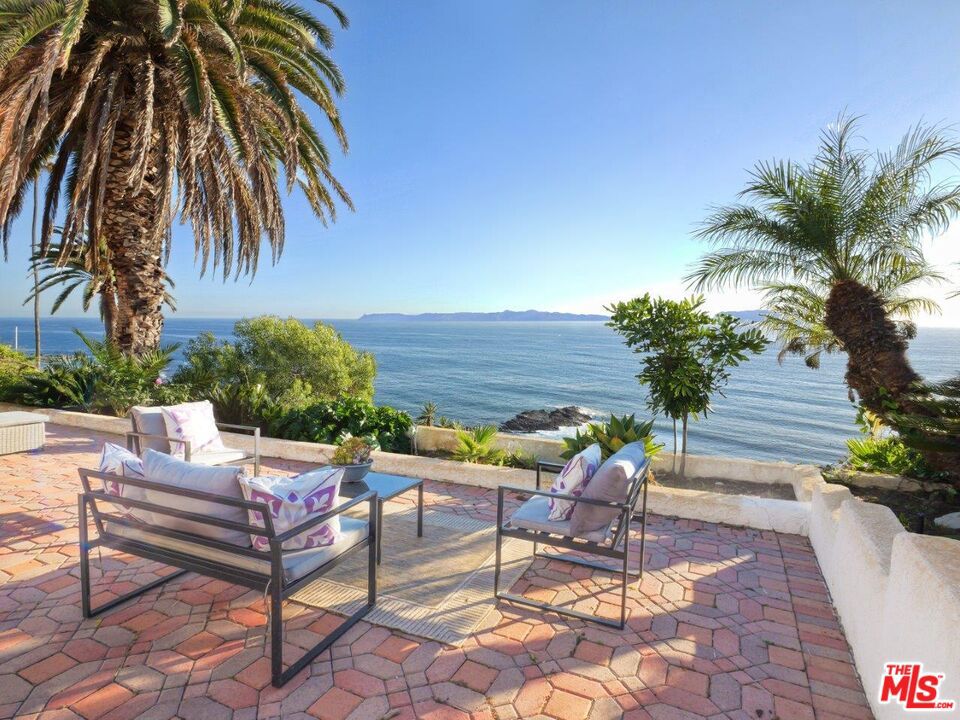 2105 W Paseo Del Mar
