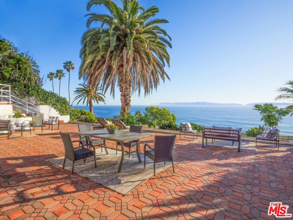 2105 W Paseo Del Mar