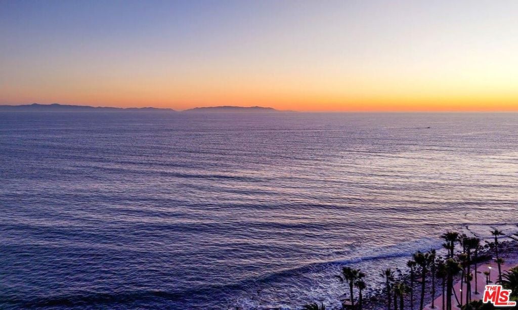 2105 W Paseo Del Mar
