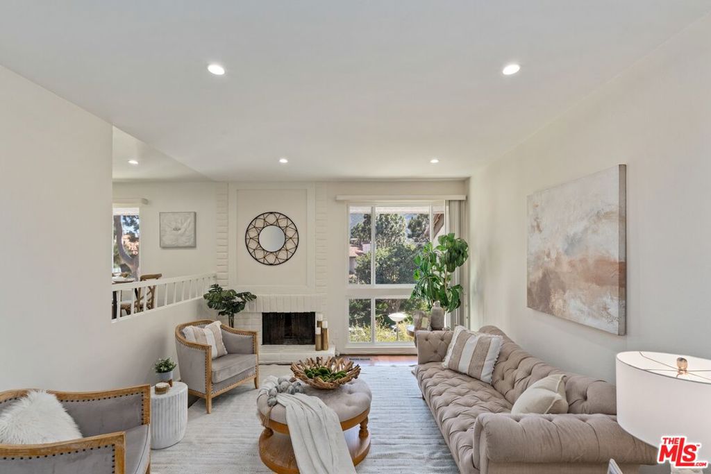17253 Palisades Circle