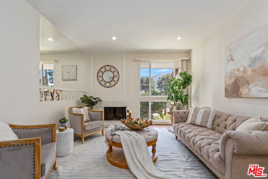 17253 Palisades Circle