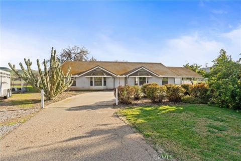 Photo of 39500 Millwood Dr #C, Woodlake, CA 93286 (MLS # PI26036249)