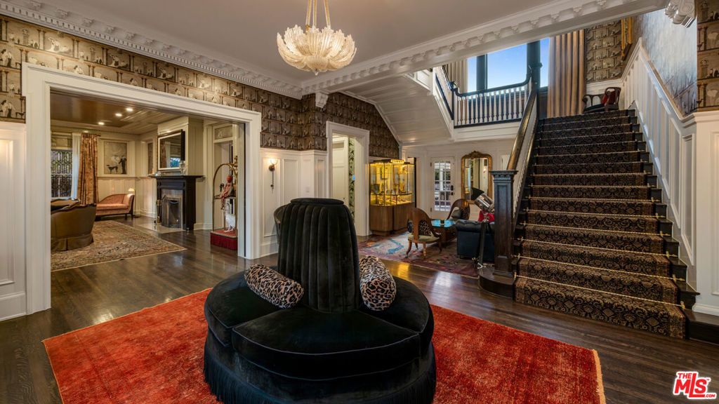 Photo of 601 S Windsor Boulevard, Los Angeles, CA 90005 (MLS # 25590629)