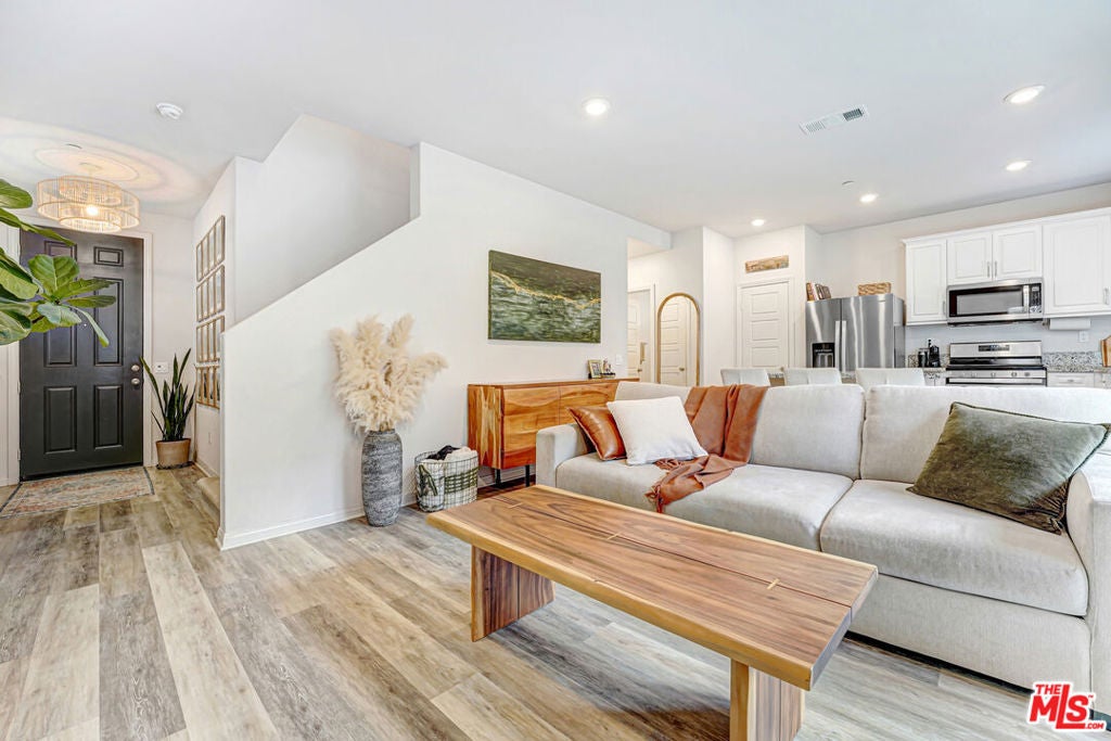 11809 Vienna Lane, Los Angeles CA 90047