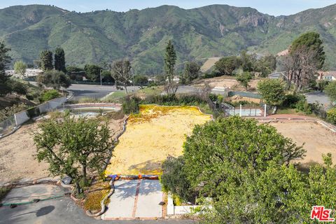 Photo of 17118 Avenida De La Herradura, Pacific Palisades, CA 90272 (MLS # 26672505)