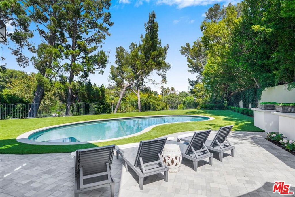 1100 Pine Drive