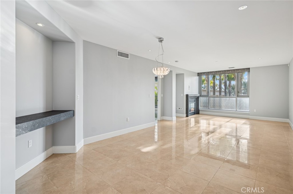 The Plaza (5000 and 8000) (PLZA) - Residential Lease