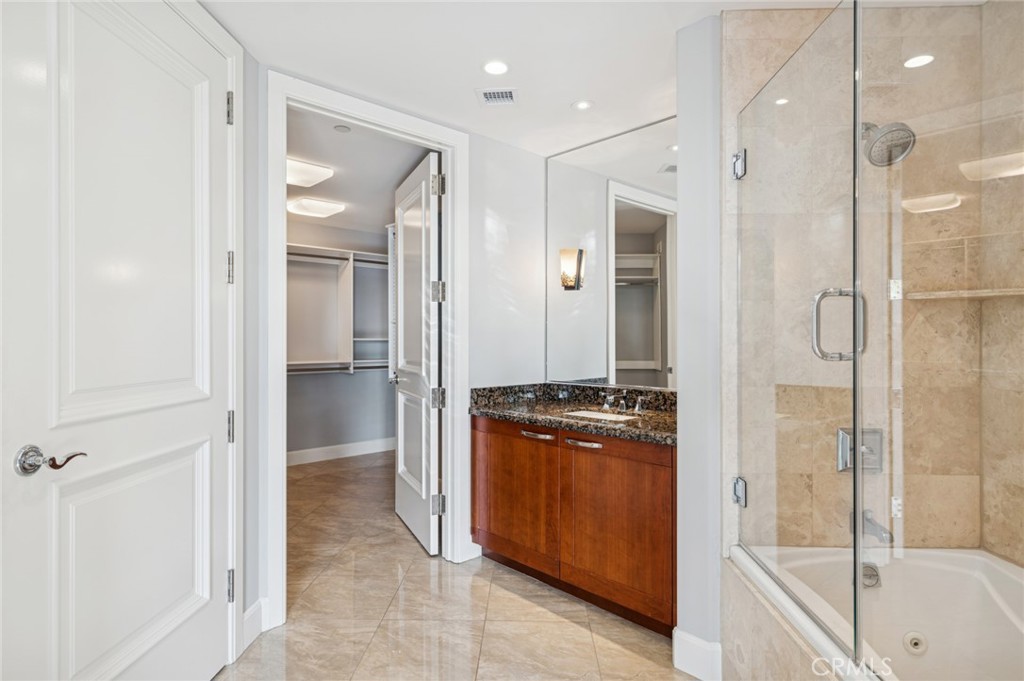 The Plaza (5000 and 8000) (PLZA) - Residential Lease