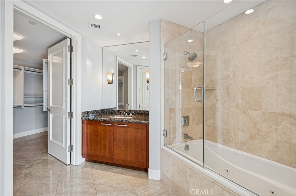 The Plaza (5000 and 8000) (PLZA) - Residential Lease