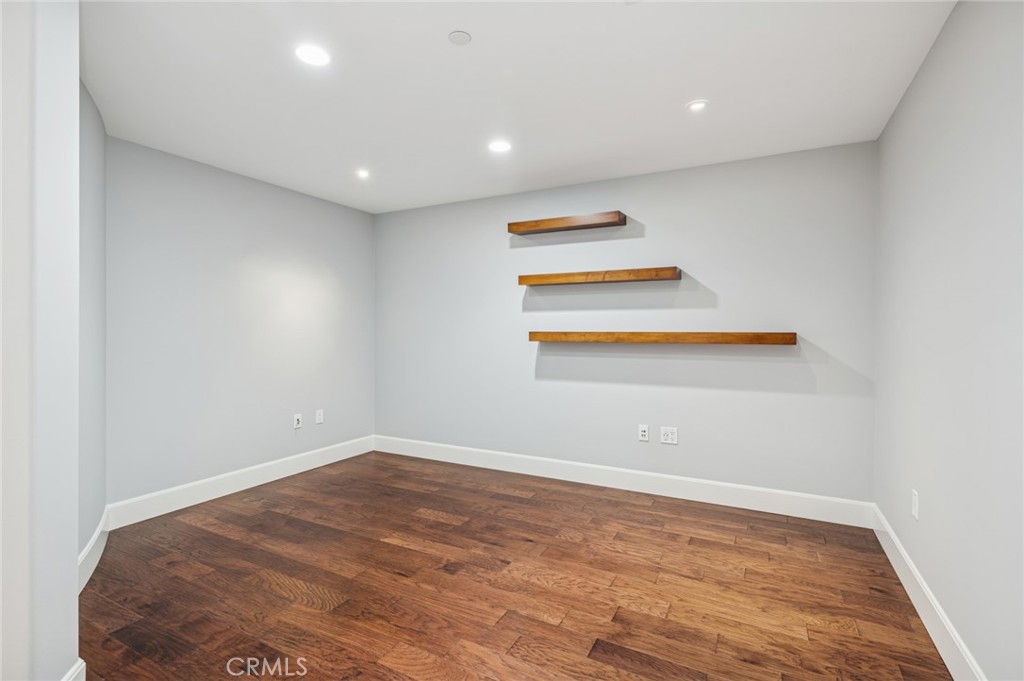 The Plaza (5000 and 8000) (PLZA) - Residential Lease