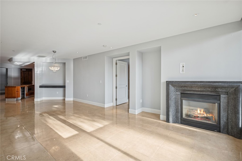 The Plaza (5000 and 8000) (PLZA) - Residential Lease