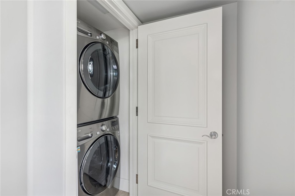 The Plaza (5000 and 8000) (PLZA) - Residential Lease