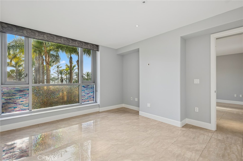 The Plaza (5000 and 8000) (PLZA) - Residential Lease