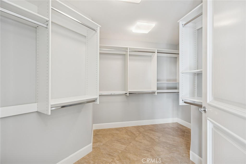 The Plaza (5000 and 8000) (PLZA) - Residential Lease