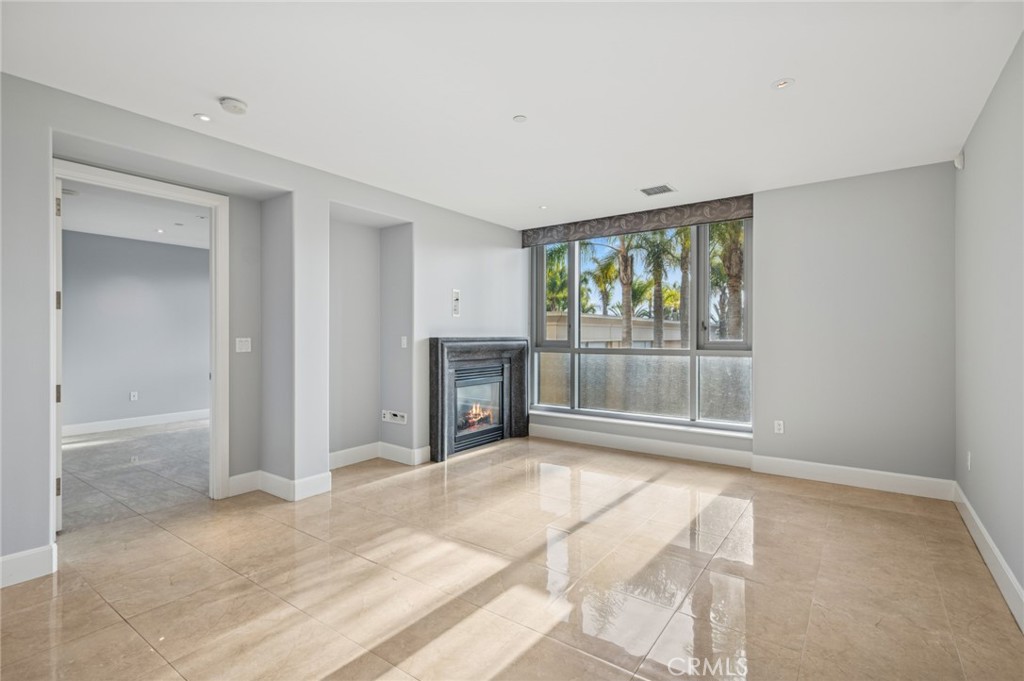 The Plaza (5000 and 8000) (PLZA) - Residential Lease