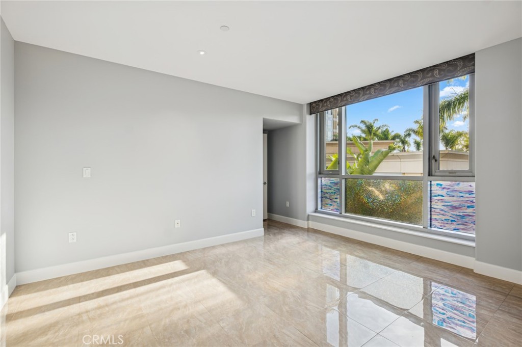 The Plaza (5000 and 8000) (PLZA) - Residential Lease