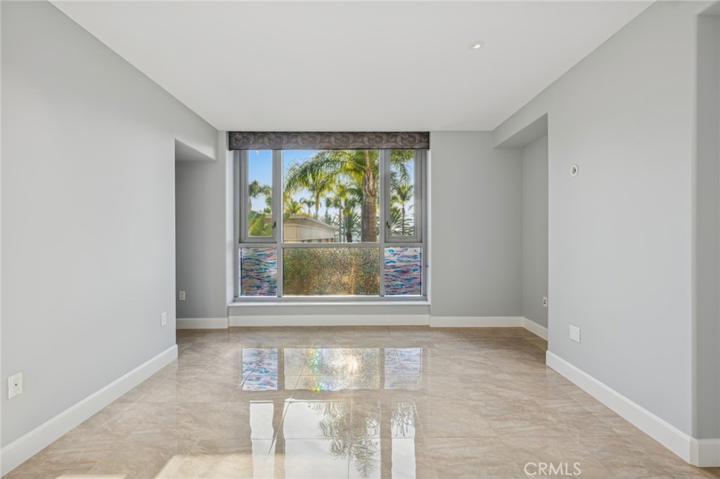 The Plaza (5000 and 8000) (PLZA) - Residential Lease