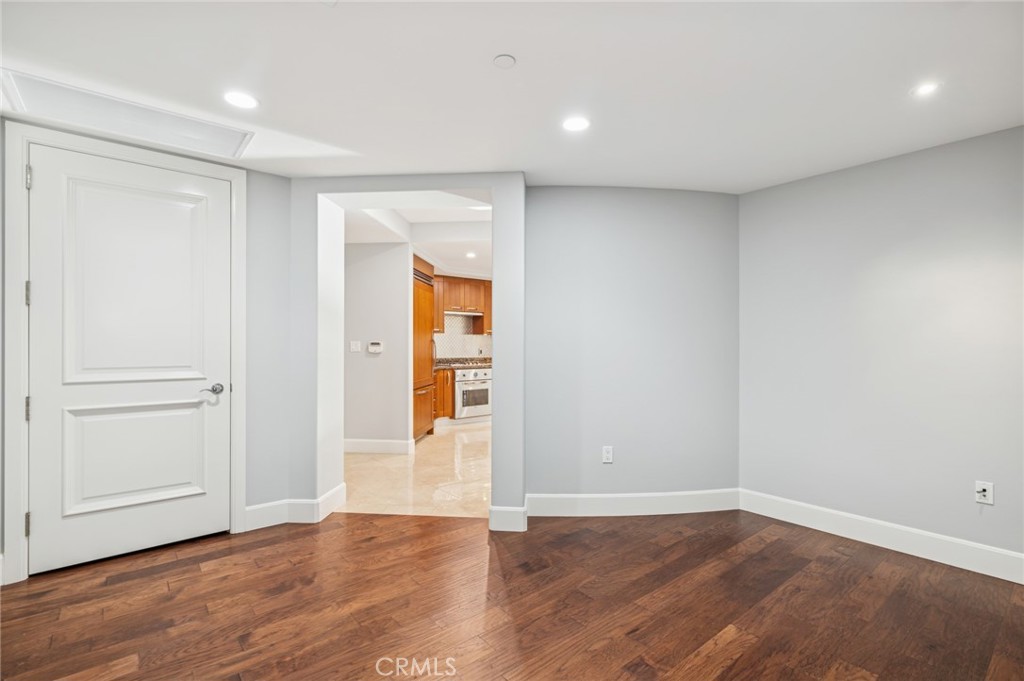 The Plaza (5000 and 8000) (PLZA) - Residential Lease