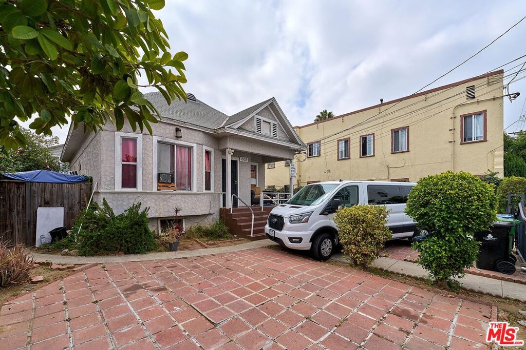 1800 S New England Street