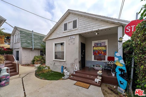Photo of 1800 S New England Street, Los Angeles, CA 90006 (MLS # 26855355)