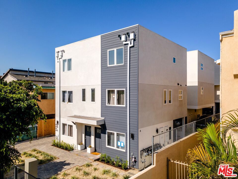 635 N Harvard Boulevard