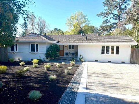 Photo of 50 Ivy Dr Dr, Orinda, CA 94563 (MLS # 41128066)