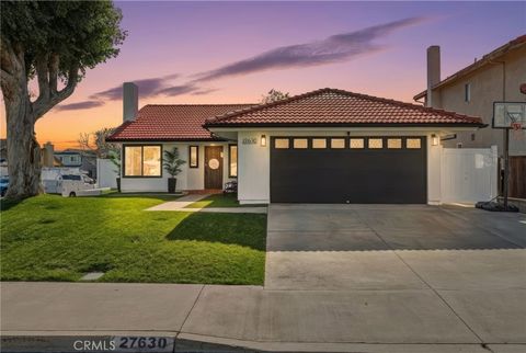 Photo of 27630 Hartford Avenue, Castaic, CA 91384 (MLS # SR26011744)