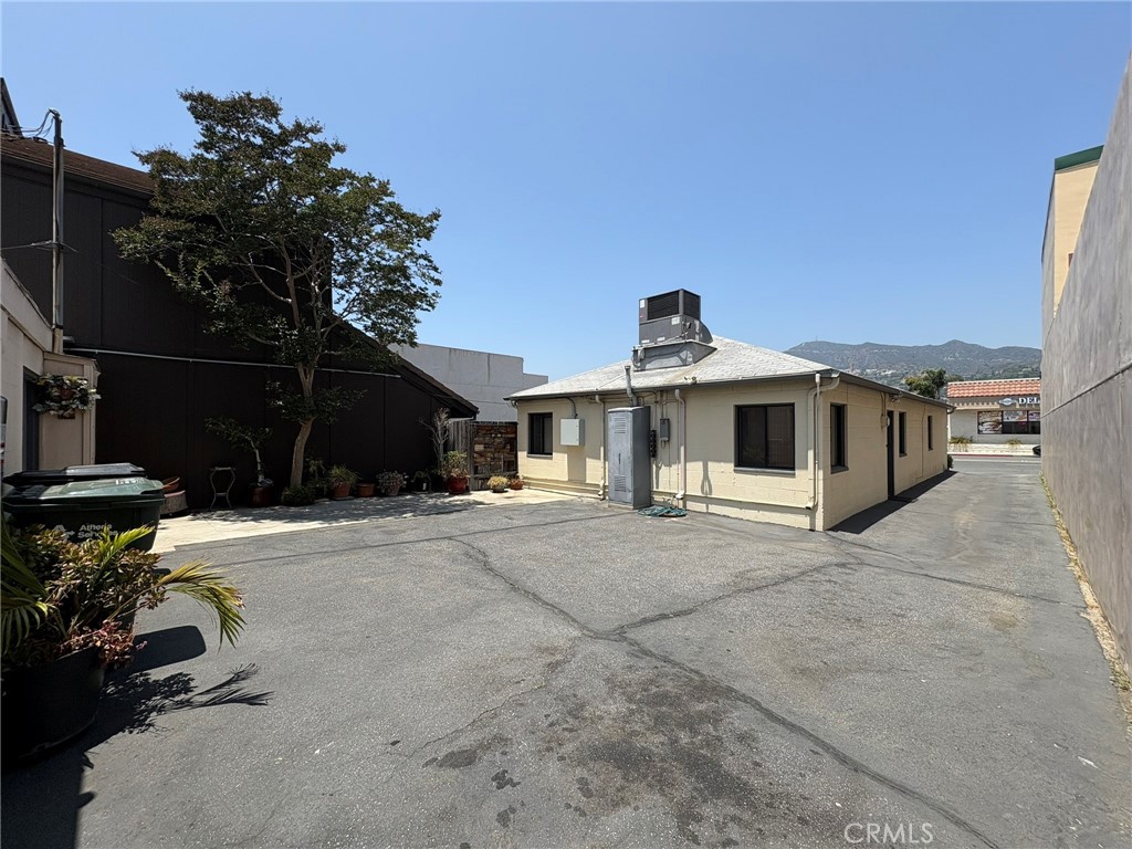 612 E Glenoaks Boulevard