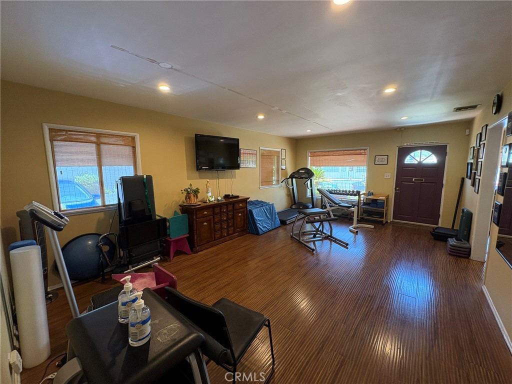 612 E Glenoaks Boulevard