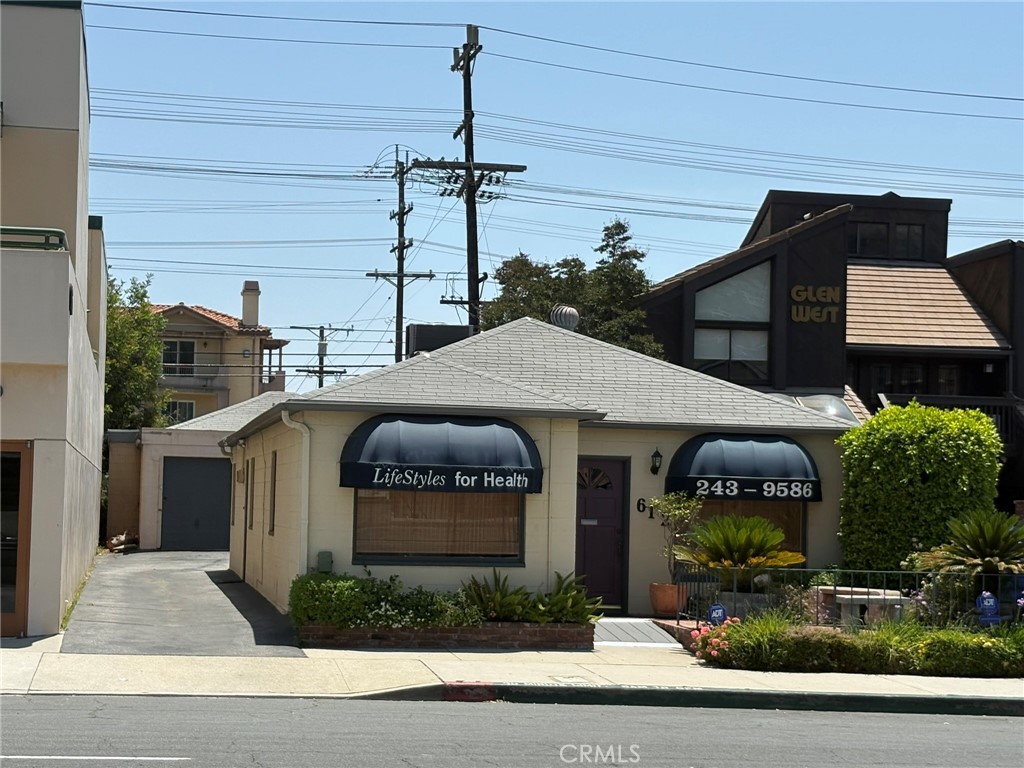 Wonderful owner/user opportunity in the best location in Glendale; situated on East Glenoaks Boulevard with excellent
visibility, just blocks from Brand Boulevard and the extremely busy Trader Joe’s, Walgreens, and Coffee Bean & Tea Leaf
shopping center; the front structure, approximately 1,205 square feet, is currently used as a physical fitness studio; the
back structure, deemed to be 1,262 square feet, is currently used as storage; zoned C1; great for a multitude of
professional and commercial uses; utilize both structures or occupy one and rent out the other; room for two (2) parking
spaces on site; contact listing agent to show the property