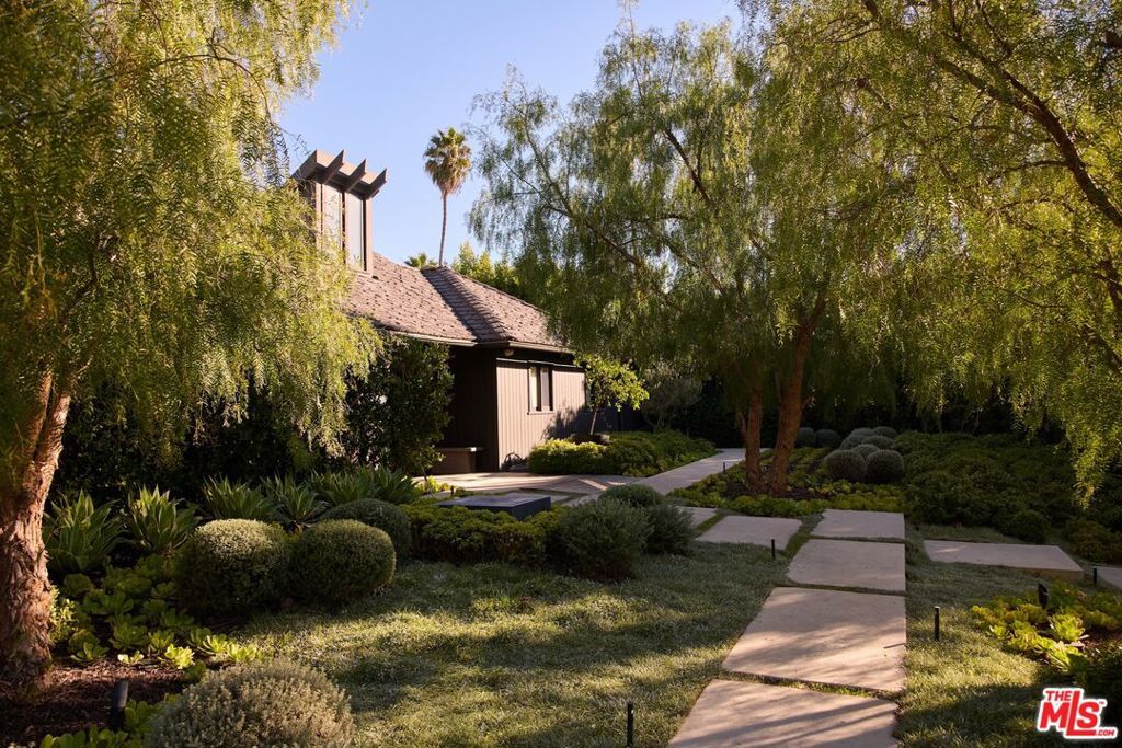 Photo of 258 S Hudson Avenue, Los Angeles, CA 90004 (MLS # 26636671)