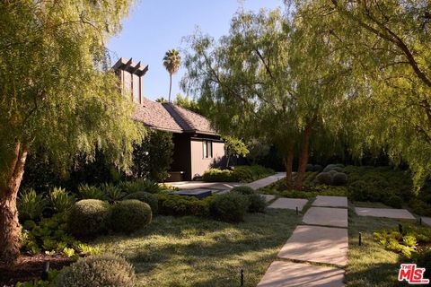 Photo of 258 S Hudson Avenue, Los Angeles, CA 90004 (MLS # 26636671)