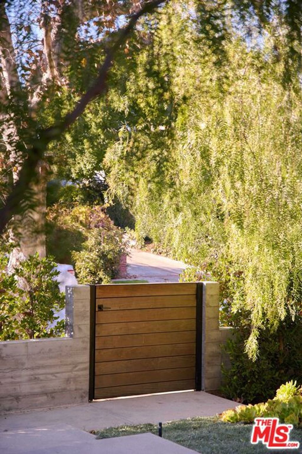 Photo of 258 S Hudson Avenue, Los Angeles, CA 90004 (MLS # 26636671)