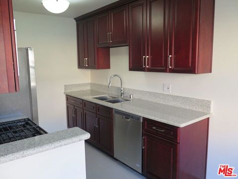 Photo of 833 N Kingsley Drive #2, Los Angeles, CA 90029 (MLS # 26648921)