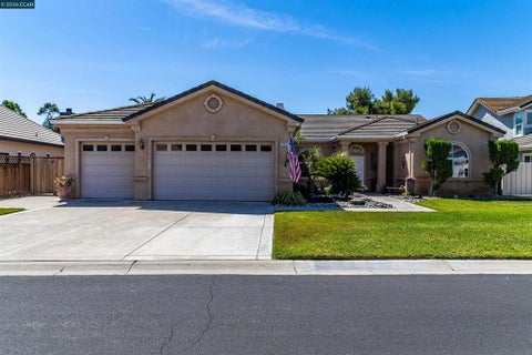 Photo of 5619 Berwick Ct CT, Discovery Bay, CA 94505 (MLS # 41137115)