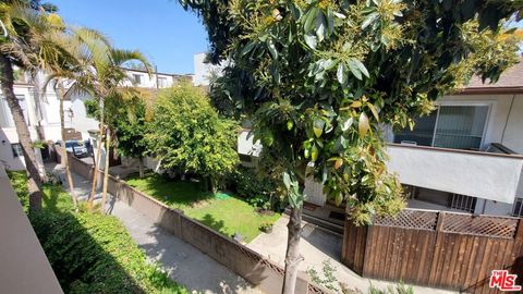 Photo of 1438 S Barrington Avenue #Apt 3, Los Angeles, CA 90025 (MLS # 26673273)