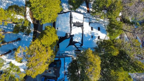 Photo of 233 Corona Ln, Lake Arrowhead, CA 92352 (MLS # GD26040342)