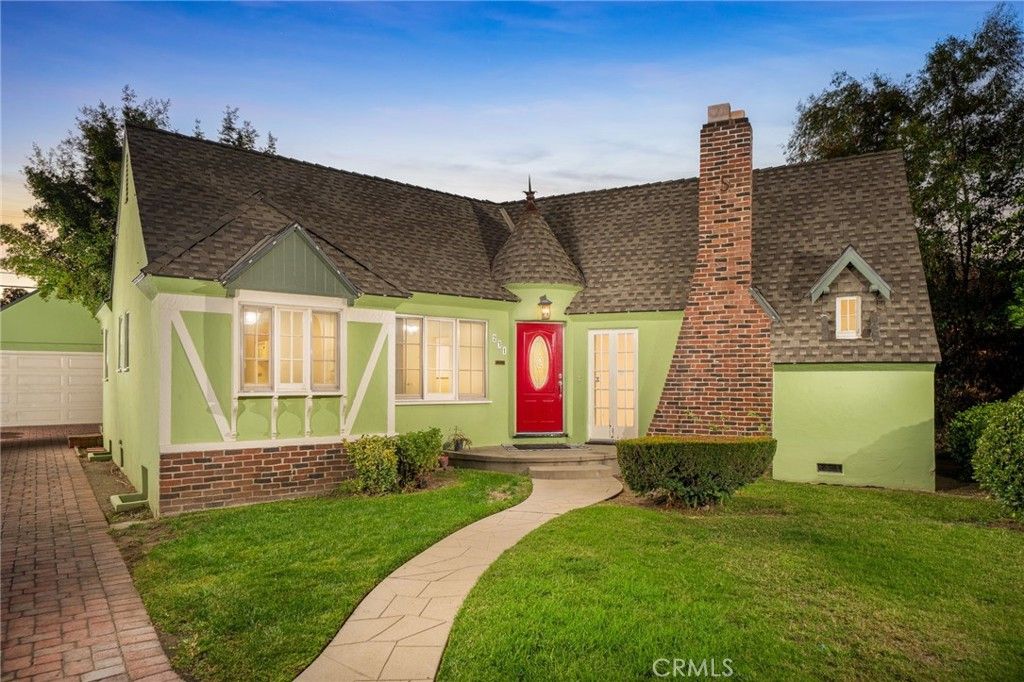 Photo of 231 S Euclid Avenue, Upland, CA 91786 (MLS # CV25244314)
