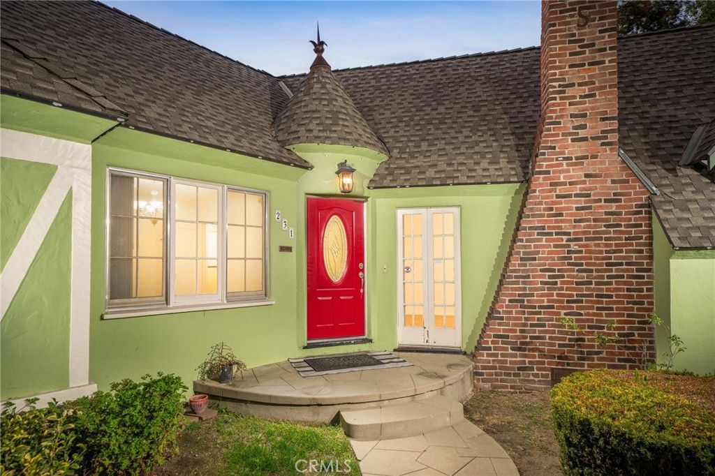Photo of 231 S Euclid Avenue, Upland, CA 91786 (MLS # CV25244314)